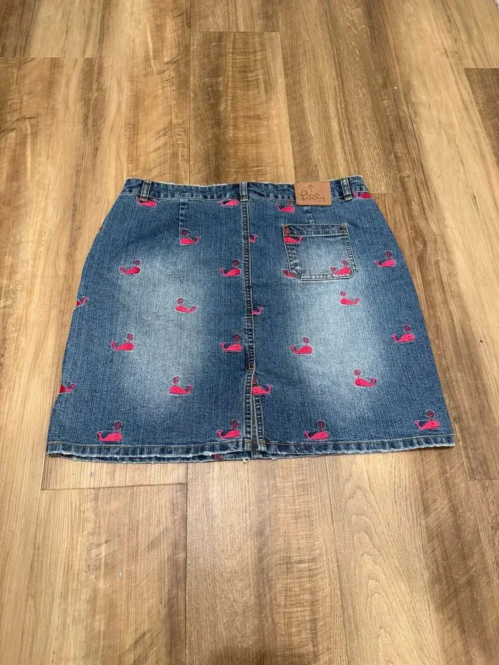 Lilly Pulitzer Vintage White Label Denim Skirt Embroidered Pink Whales Size 6 - Picture 3 of 5